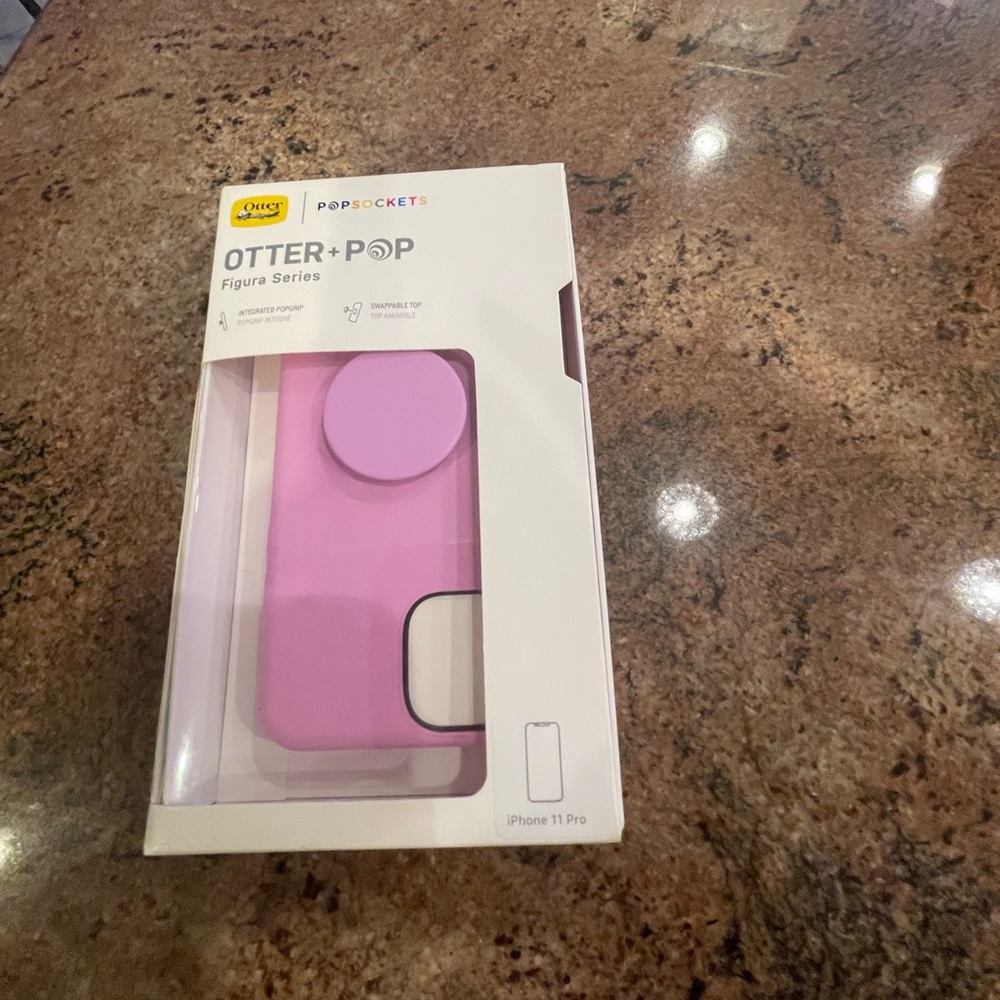 Otter+pop Figura Series iPhone 11 Pro Case.